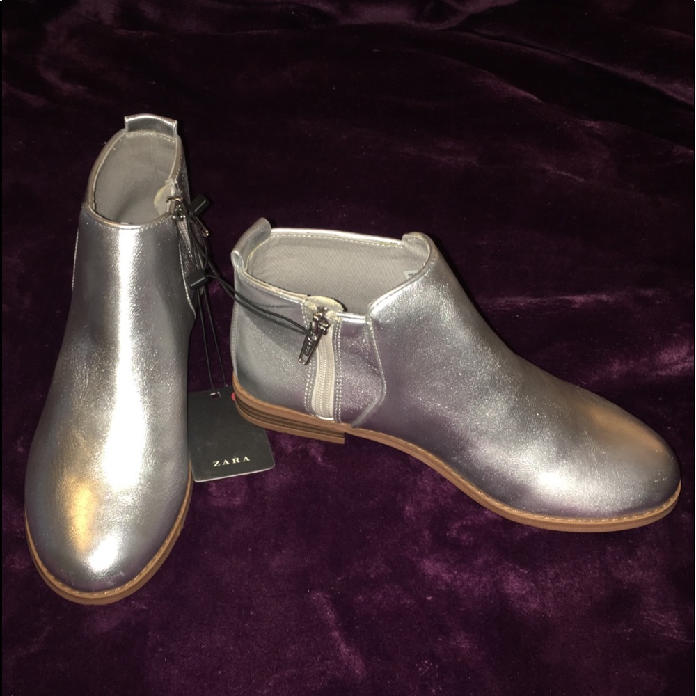 Zara Girls Silver Leather Bootie. Sz4. NWT
